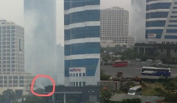 Khói đen nghi ngút gần tòa tháp Keangnam